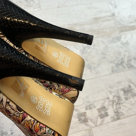 Rare Iron Fist Shark Bite Peep Toe Heels Size 8 - Picture 7 of 9